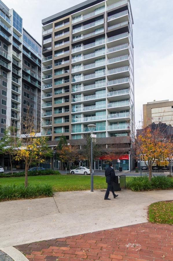 Apartment Lux 2br On Hindmarsh Sq-pool-gym-sauna-parking