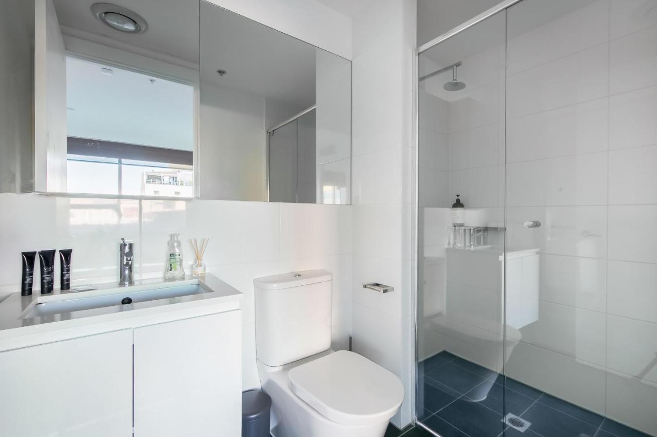 Lux 2br On Hindmarsh Sq-pool-gym-sauna-parking *